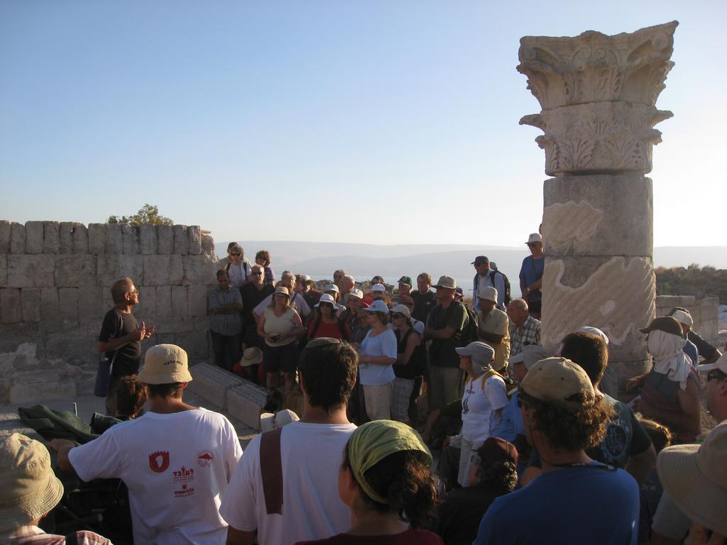 Sea Of Galilee - Genghis Khan In The Golan Giv'at Yo'av Exterior photo